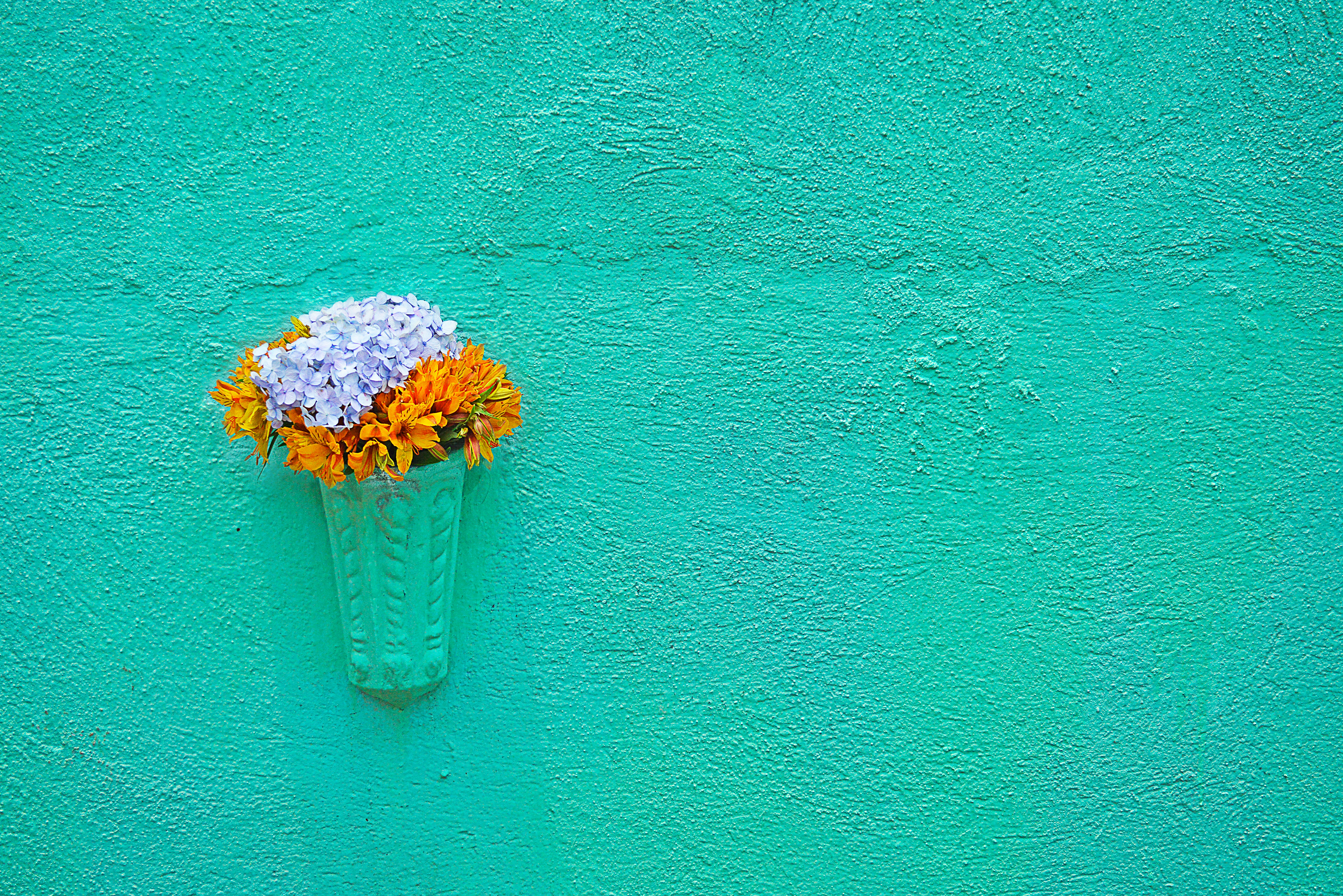 wall mounted white and orange flowers decoration